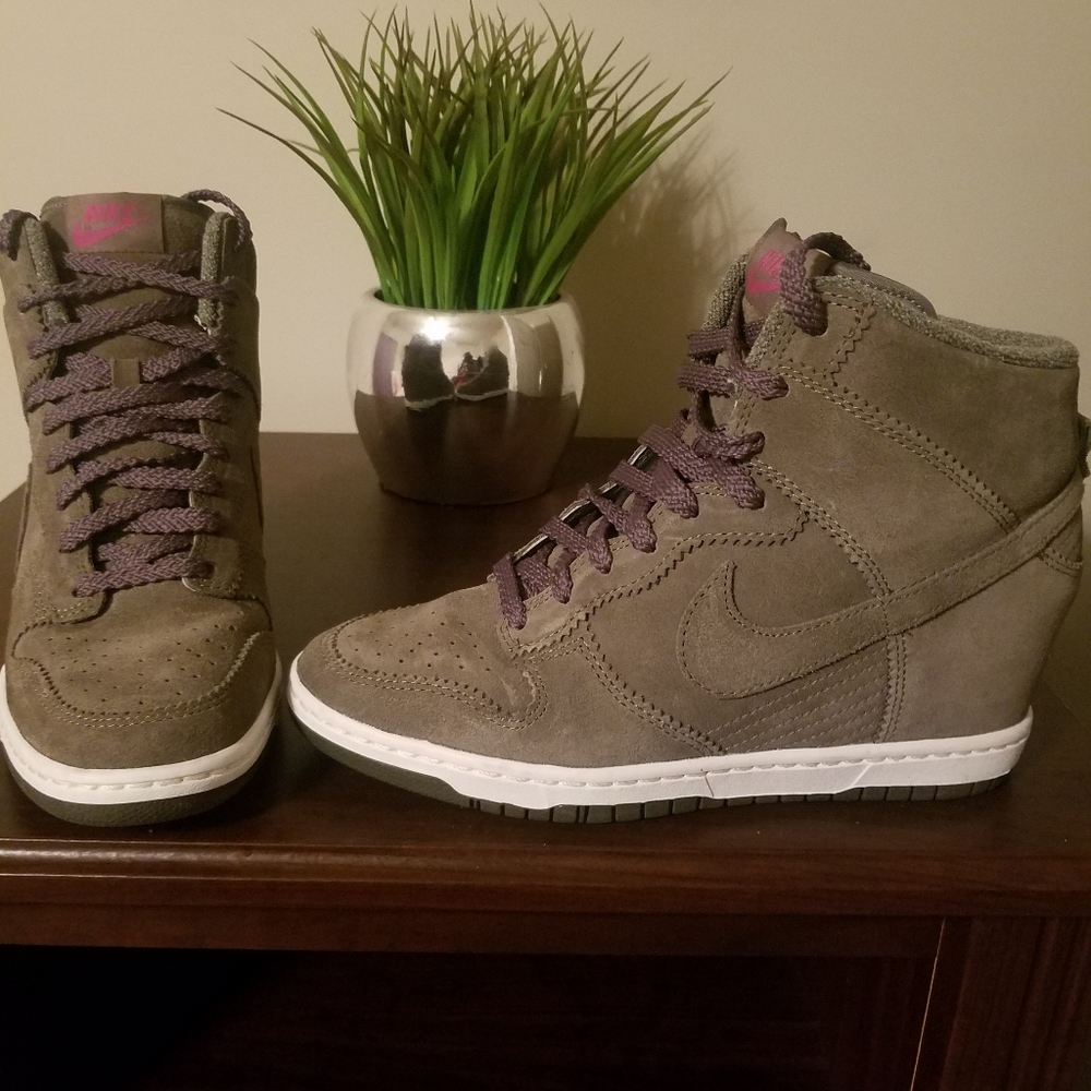 Nike Dunk Sky Hi Suede Wedge, Olive Green/Pink, Size 9.5
